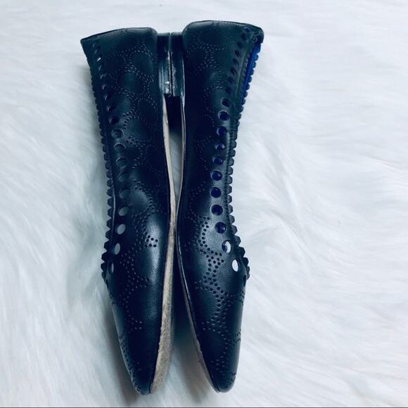 Diane von Furstenberg Corolla Flats Black Leather Perforated Scallop Trim Sz 7.5 - Picture 9 of 9